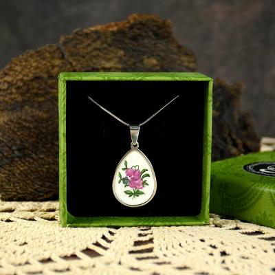 Rose pendentif goutte en vaisselle par mg 